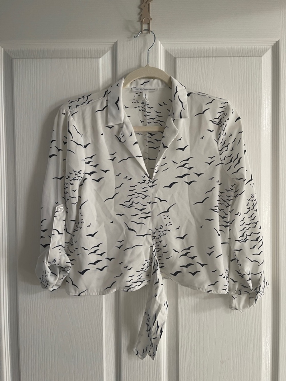 BCBGeneration White Button-Front Tie Hem Blouse with  Bird Print